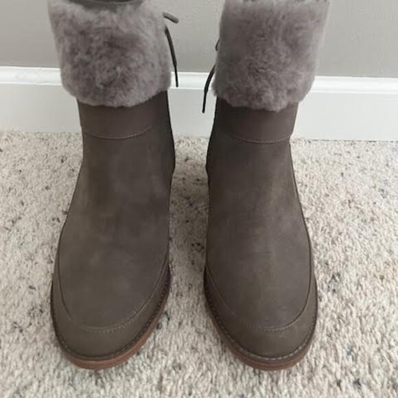 UGG Women's Kirke Suede/Leather Ankle Boots Size 7.5 Dark Taupe Zip Up Ankle - Picture 4 of 8